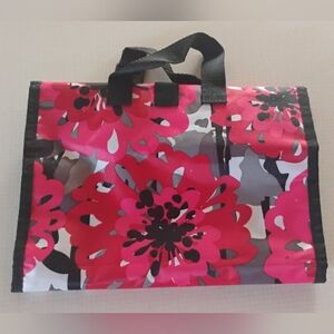 Thirty-one Timeless Beauty bag In Bold in Red and Black - Makeup/ Toiletry Bag